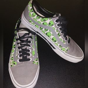 ALIEN VANS